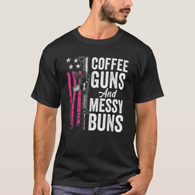 Camiseta Pistolas De Café Y Bollos Desordenados - Pink AR15 (Anverso)