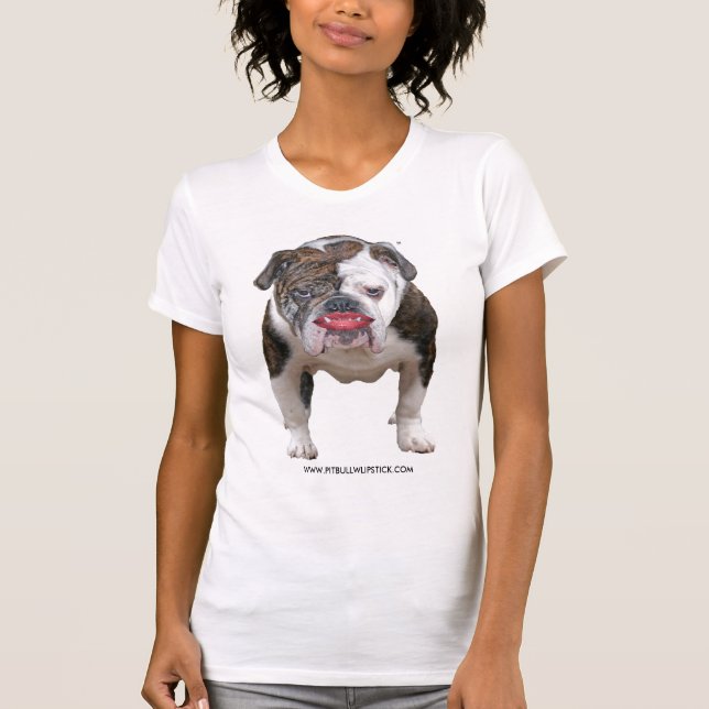 CAMISETA PITBULL CON EL LÁPIZ LABIAL (Anverso)
