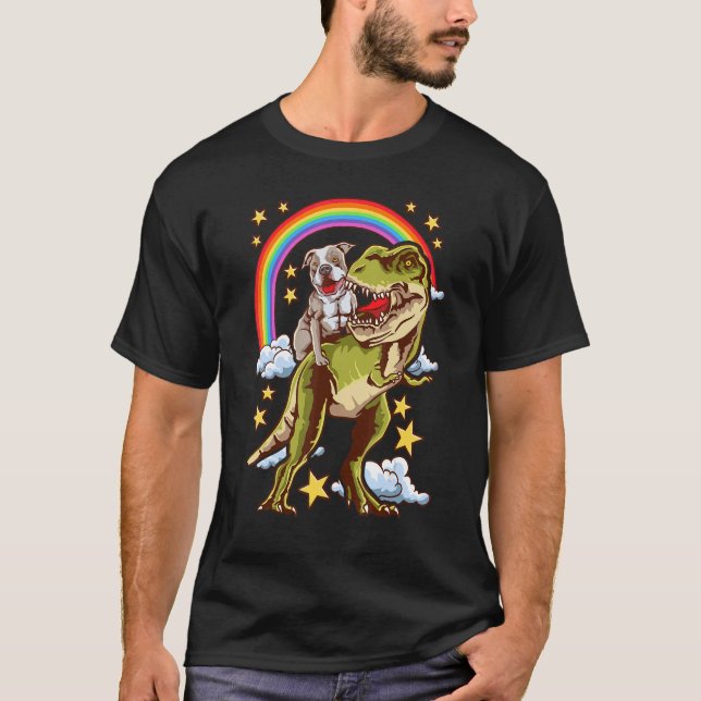 Camiseta Pitbull montando un dinosaurio Ilustracion arcoiri (Anverso)