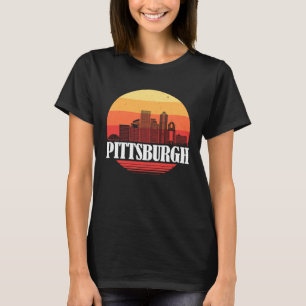 Camiseta Pittsburgh Skyline Sunset en estilo retro vintage