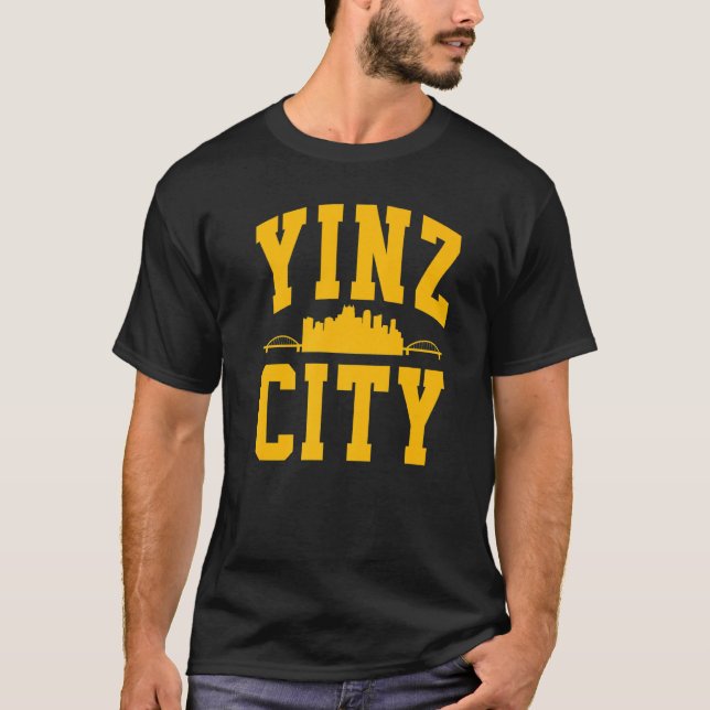 Camiseta Pittsburgh Yinz Yinzer Steel City Skyline 412 Hom (Anverso)