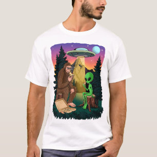 Camiseta Pizza para comer a pie de página con OVNIS