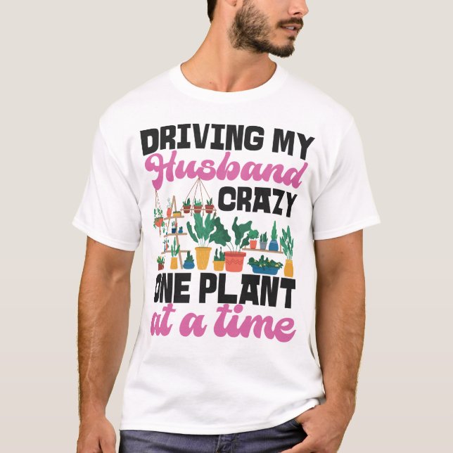Camiseta Planta Que Maneja A Mi Esposo Loco Una Planta A La (Anverso)