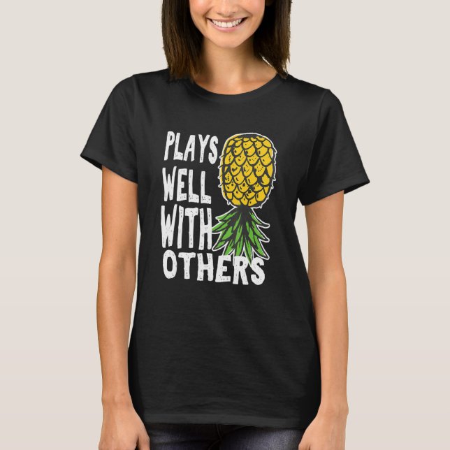 Camiseta Play Well With Others Up Side Down Pineapple Quote (Anverso)