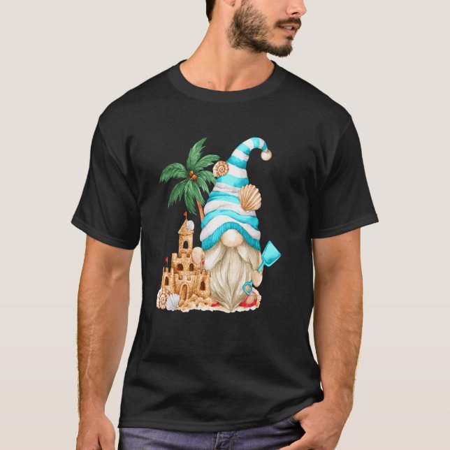 Camiseta Playa Con Flip Flops Y Sand Castle Gnome (Anverso)