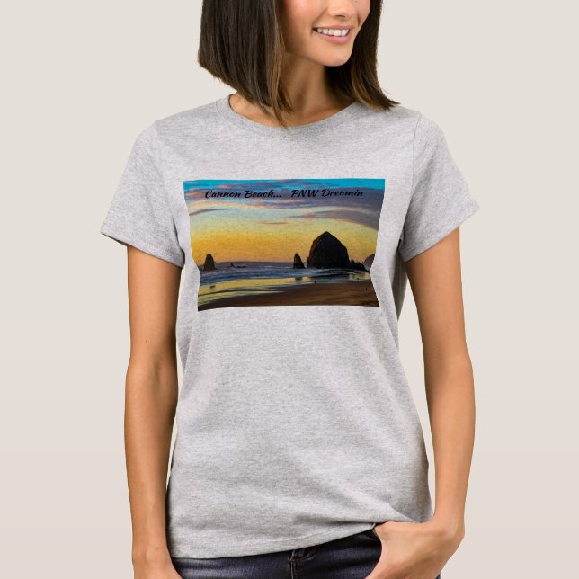 Camiseta Playa del cañón - roca del Haystack en la puesta (Anverso)