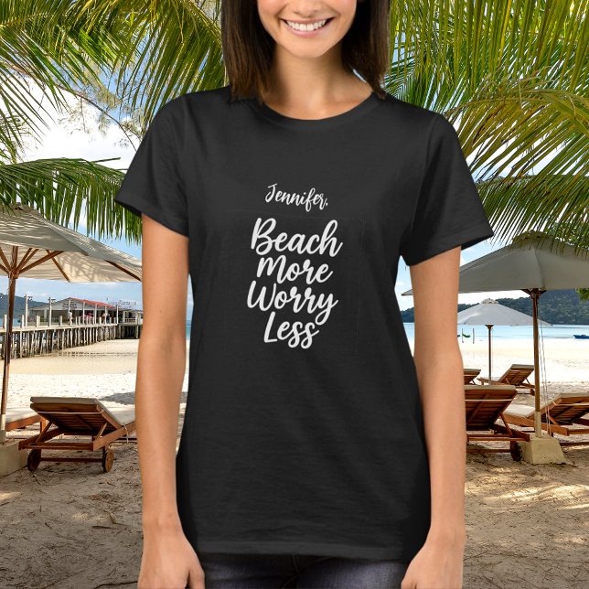 Camiseta Playa más preocupación menos nombre de cita negro (Subido por el creador)
