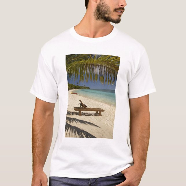 Camiseta Playa, palmeras y reposera (Anverso)