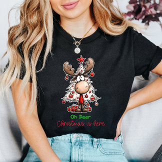 Camiseta Playful Reindeer “Oh Deer Christmas Is Here” Cute