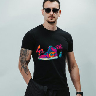 Camiseta Playful Urban Vibes – Bold Streetwear Sneaker Art