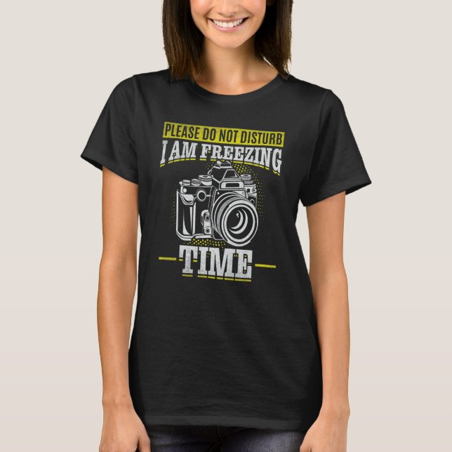 Camiseta Please Do Not Disturb I Am Freezing Time  Photogra (Anverso)