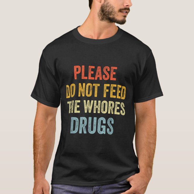 Camiseta Please Don't Feed The S Drugs  (Anverso)