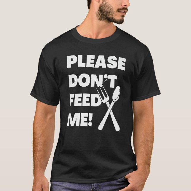 Camiseta Please Donu2019t Feed Me In Large Print With Fork  (Anverso)