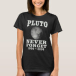 Camiseta Pluto Never Forge Science Geek Space Astronomía<br><div class="desc">Pluto Never Forge Science Geek Space Astronomía</div>