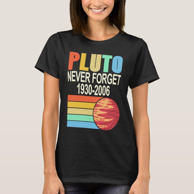 Camiseta PLUTO Never Forget 1930 2006 Cool Retro Planet Pre (Anverso)