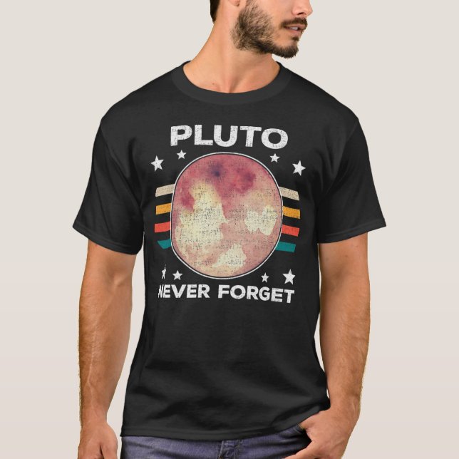 Camiseta Pluto Nunca Olvidar - Diseño Retro Molesto - Sp (Anverso)