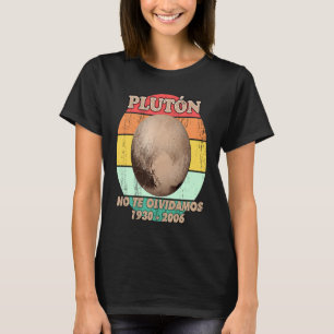 Camiseta Plutón nunca olvida el espacio y el cosmos en espa