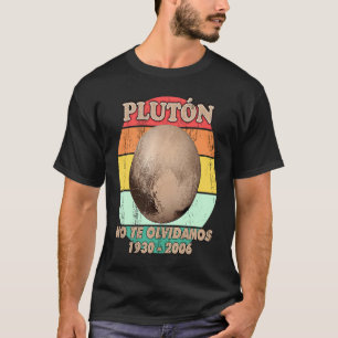 Camiseta Plutón nunca olvida el espacio y el cosmos en espa