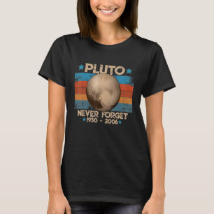 Camiseta Plutón nunca olvida la ciencia del espacio retro 1