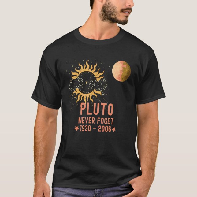Camiseta Plutón Nunca Olvido Planeta y el Sol (Anverso)