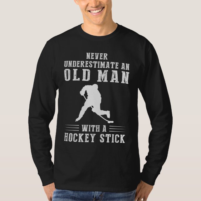 Camiseta Poderosa de bastón: Viejo domina con el hockey (Anverso)