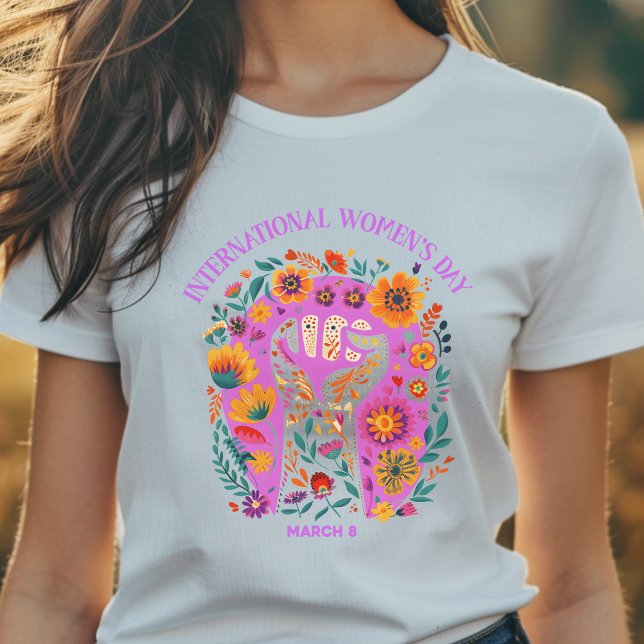 Camiseta Poderoso Día Internacional de la Mujer (Subido por el creador)