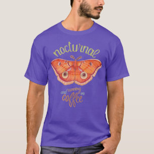 Camiseta polilla naranja nocturna corriendo sobre el café e