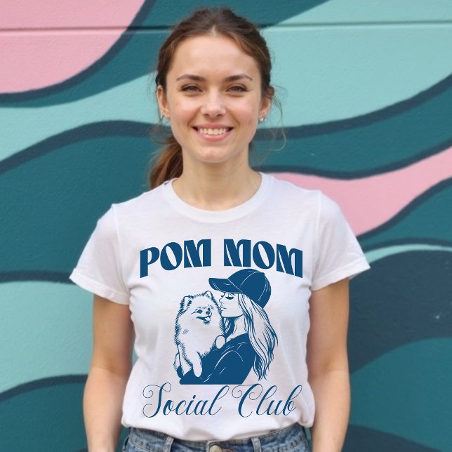 Camiseta Pom Dog Mom Social Club Women (Pom Dog Mom Social Club Women T-Shirt.)