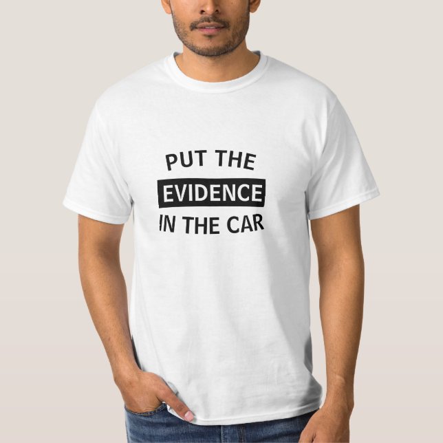 CAMISETA PONGA EL *EVIDENCE* EN EL *CAR* (Anverso)