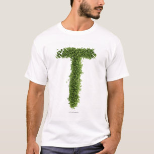 Camiseta Ponga letras a "T" en berro en el fondo blanco,