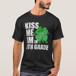 Camiseta Pop It Kiss Me I'm In 5Th Grade St Patrick Day Sha