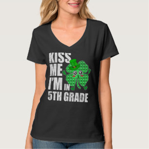 Camiseta Pop it me besa que estoy en quinto grado St Patric