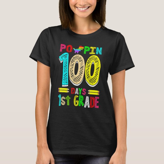 Camiseta Poppin 100 Days 1st Grade Dinosaur Primary School  (Anverso)