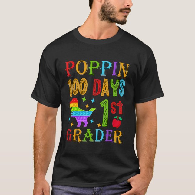 Camiseta Poppin 100 Days 1st Grader Primary School Dino T-R (Anverso)