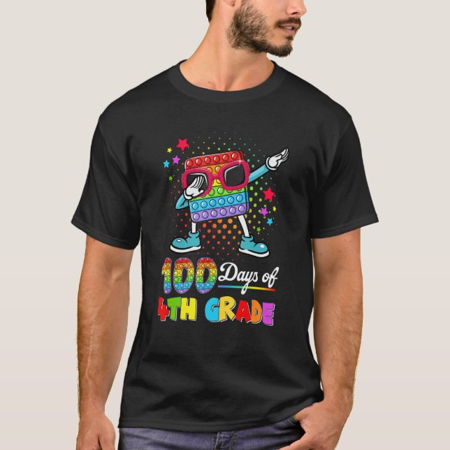 Camiseta Poppin' Dabbing 100 Days Of 4th Grade Happy 100th  (Anverso)