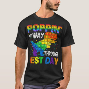 Camiseta Poppin My Way Through Test Day Pop It dinosaur ki