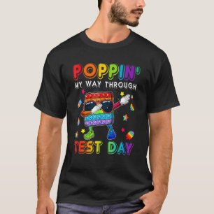 Camiseta Poppin' My Way Through Test Day Pop It Square Shap