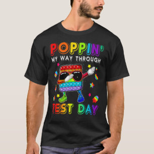 Camiseta Poppin' My Way Through Test Day Pop It Square Shap