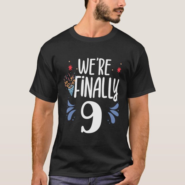 Camiseta Por Fin 9 Celebramos Gemelos Gemelos Y Nueve (Anverso)