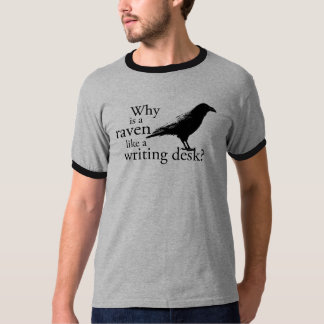 Camiseta ¿Por qué es un cuervo como un escritorio?