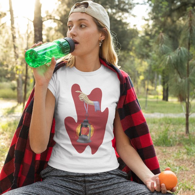 Camiseta Portando Una Linterna (Subido por el creador)