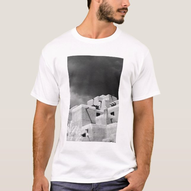 Camiseta Posada de adobe estilo Pueblo en Loretto, Santa Fe (Anverso)