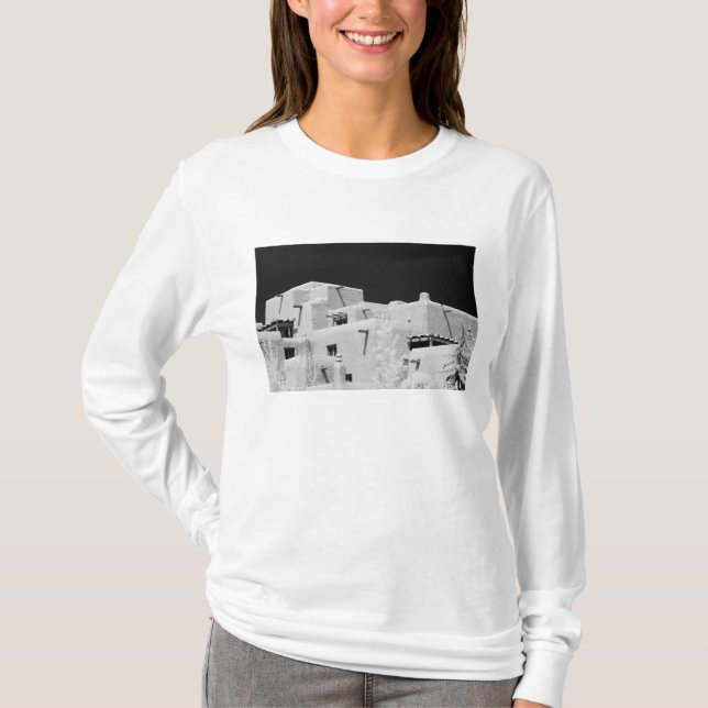 Camiseta Posada de adobe estilo Pueblo en Loretto, Santa Fe (Anverso)