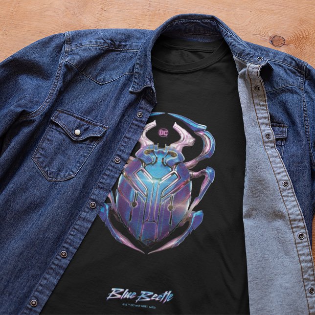 Camiseta Poster teatral Blue Beetle Scarab (Shirt laid inside jacket)