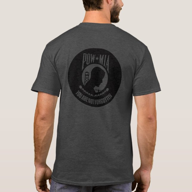 CAMISETA POW MIA, NO TE OLVIDAS DE MAGA GEAR (Reverso)