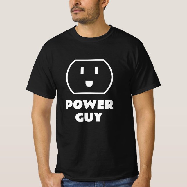Camiseta Power Guy enchufe. divertida camiseta par (Anverso)