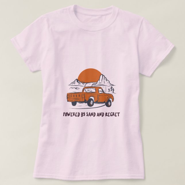 Camiseta Powered By Sand And Regret Desert Camping (Diseño del anverso)