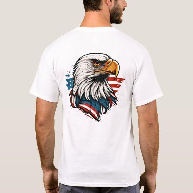 Camiseta Powerful Bald Eagle with Red White and Blue Patrio (Reverso)