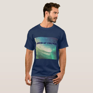 Camiseta "Practicando surf mi propia onda" inspirada por la