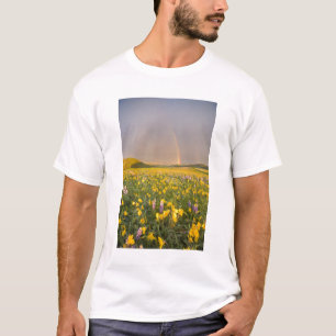 Camiseta Prado de flores silvestres espectacular al amanece